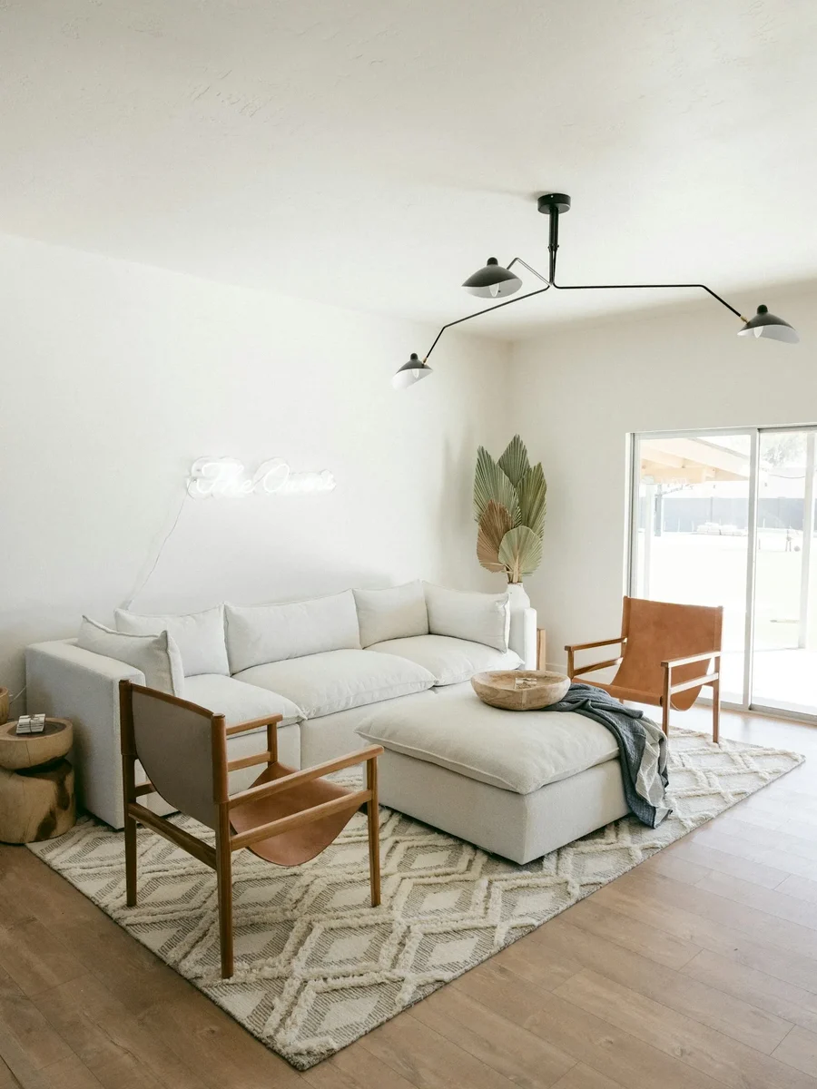 A geometric patterned rug in a bright contemporary living room